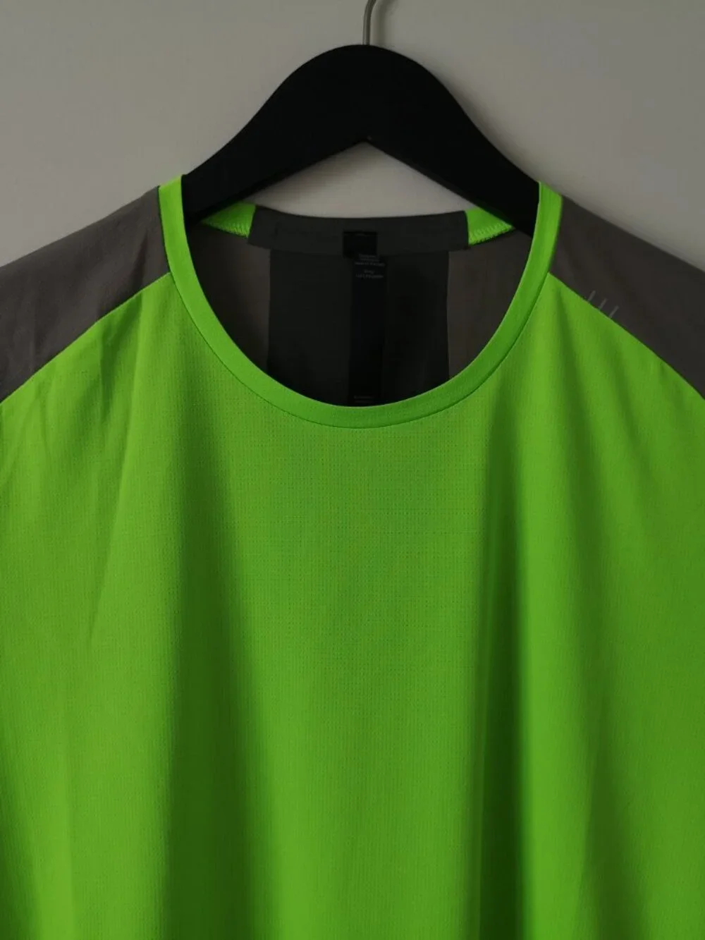 NWT LULULEMON SEAWHEEZE Neon Green Grey Fast &Free SS Top Shirt Men's Large - Picture 2 of 8